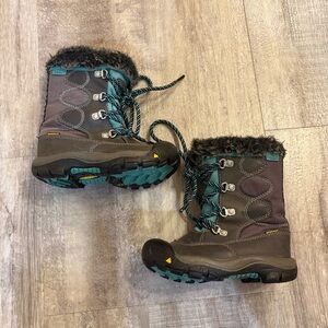 Keen Girls Kelsey Winter Boots Size 9